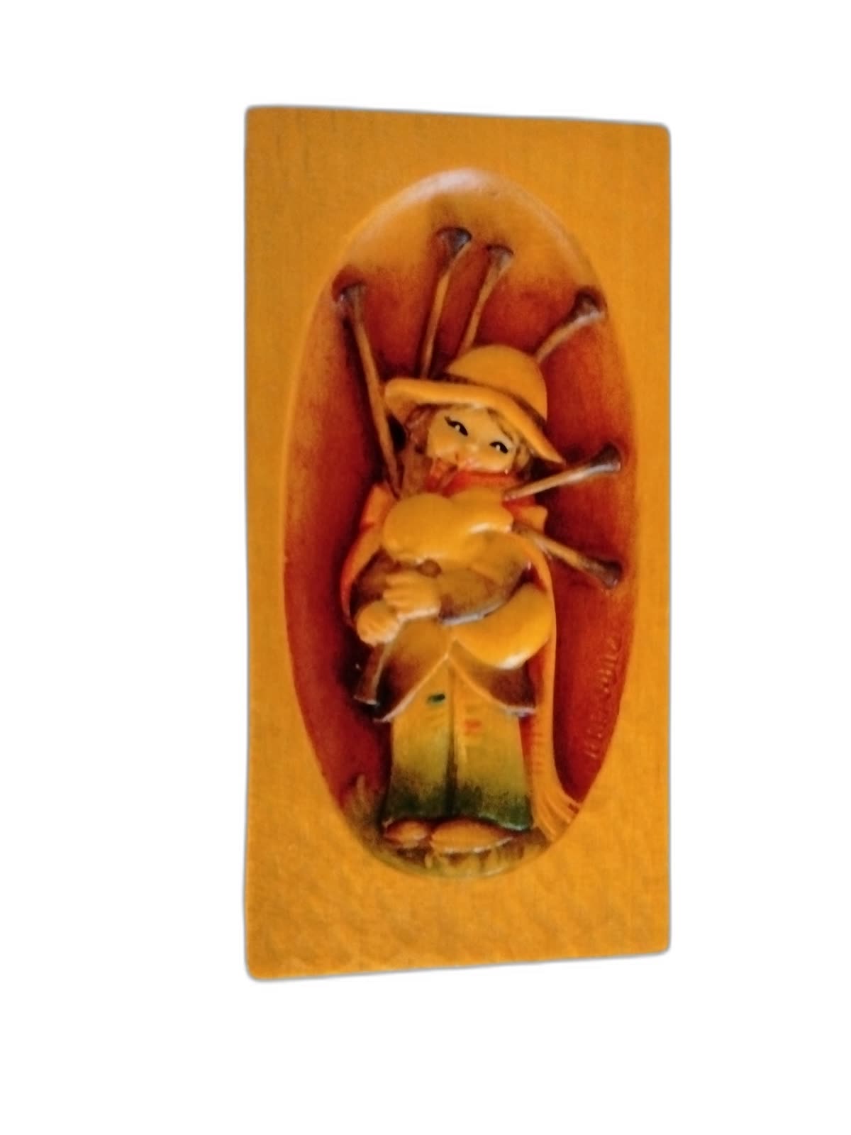 A-030 - Boy Playing Bagpipe (wood block plaque) - Photo 1