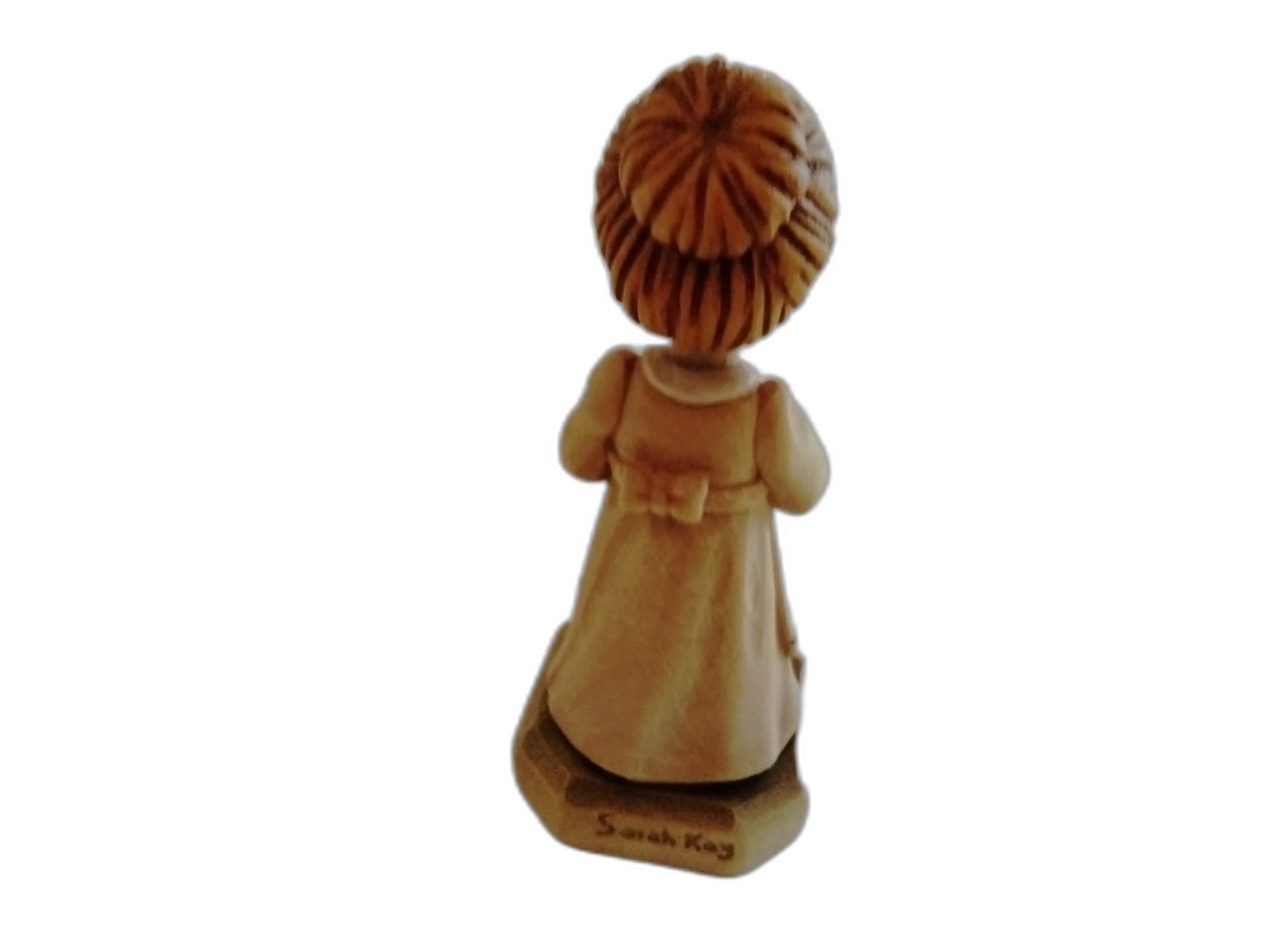 A-079 - Girl Holding Heart - Photo 4