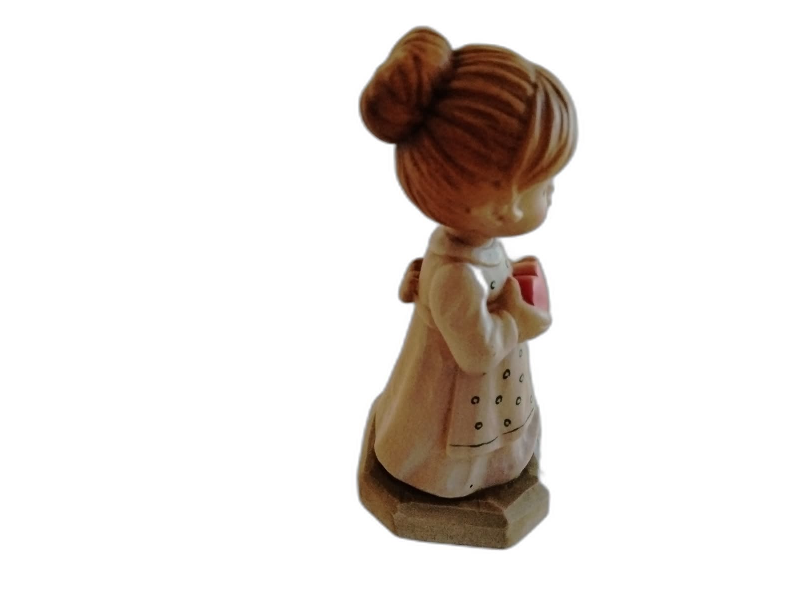 A-081 - Girl Holding Heart - Photo 3