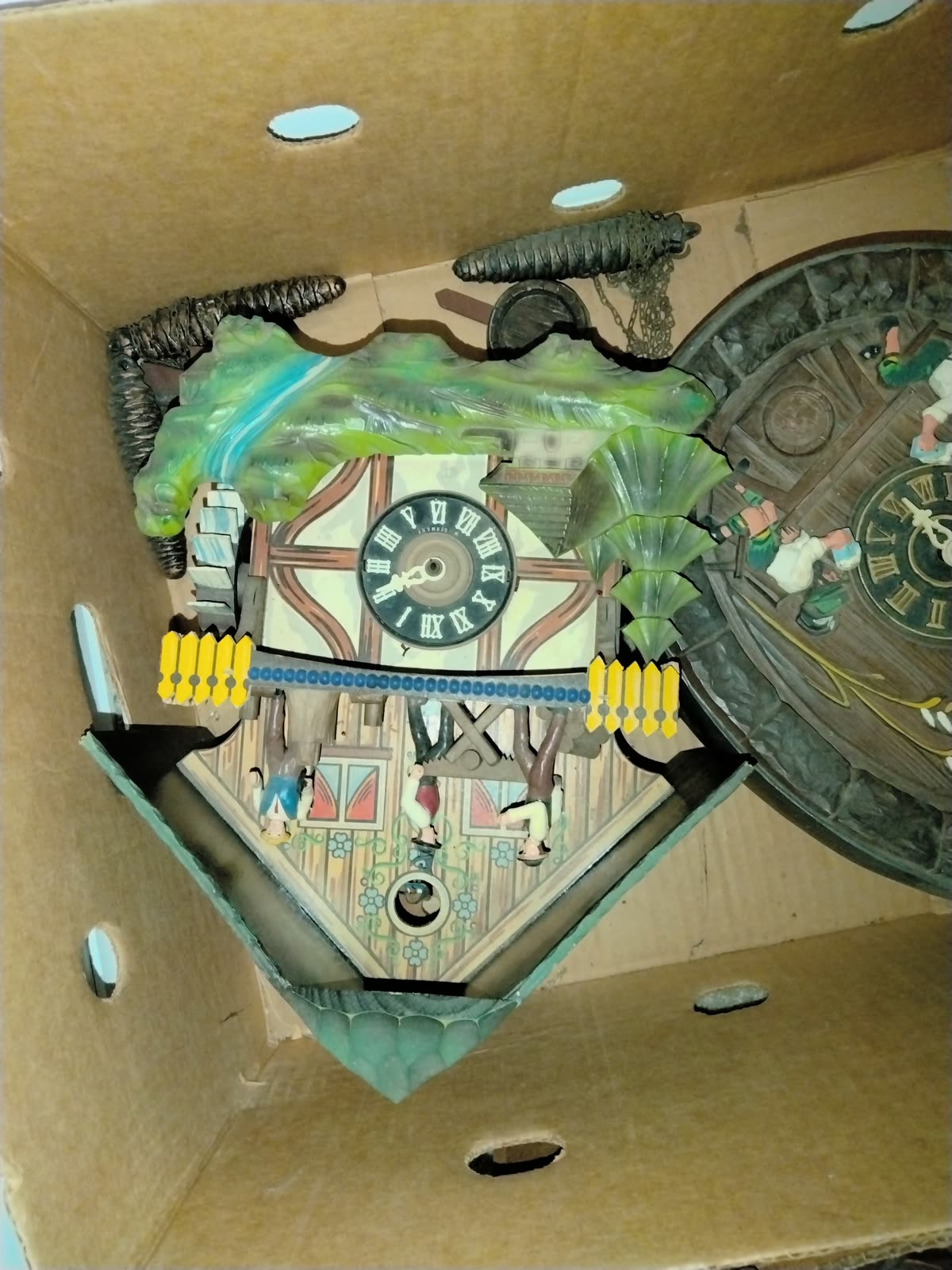 CL-005 Boxed Cuckoo Clock image 2