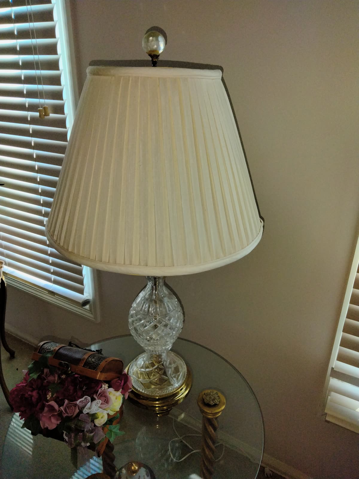 LV-008 Cut-Glass Table Lamp image 1