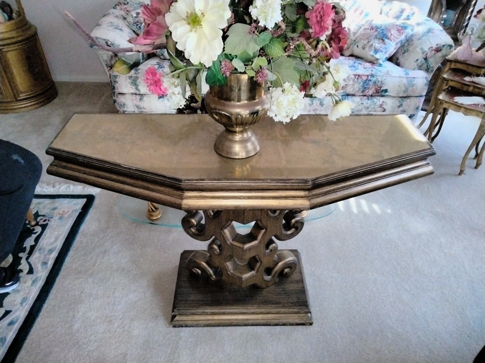 EN-001 Octagon Pedestal Accent Table image 1