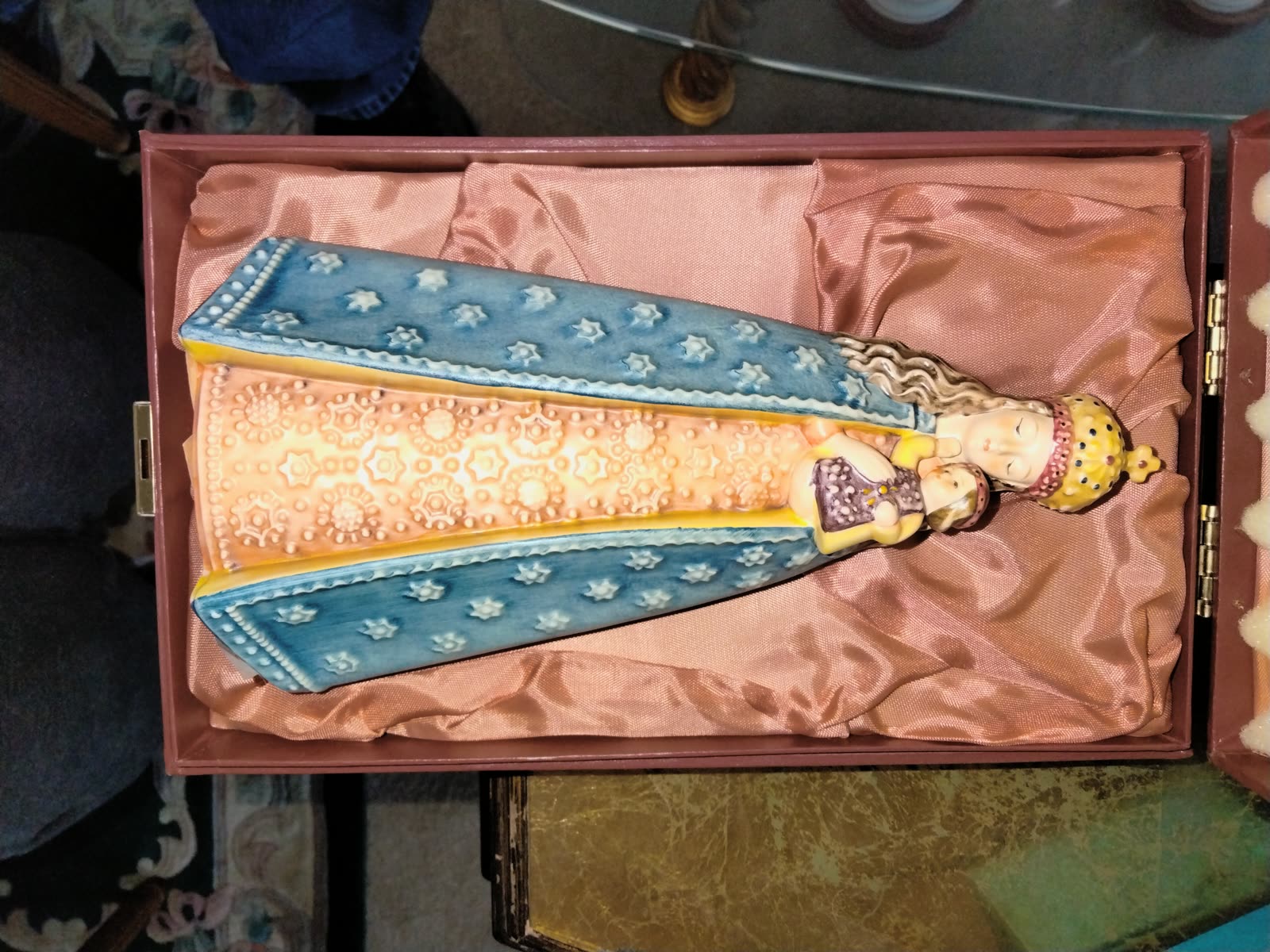 C1-003 Hummel Boxed Figurine Detail image 1