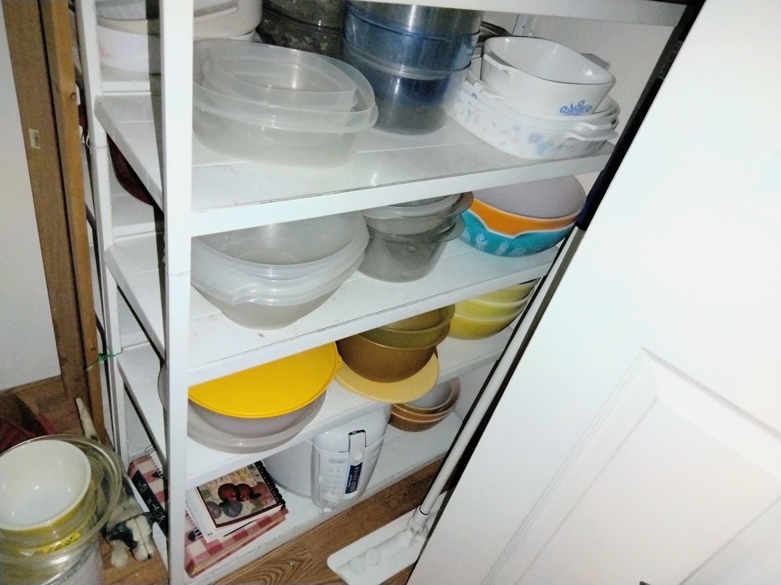 KT-005 Kitchen Shelfware Lot image 1