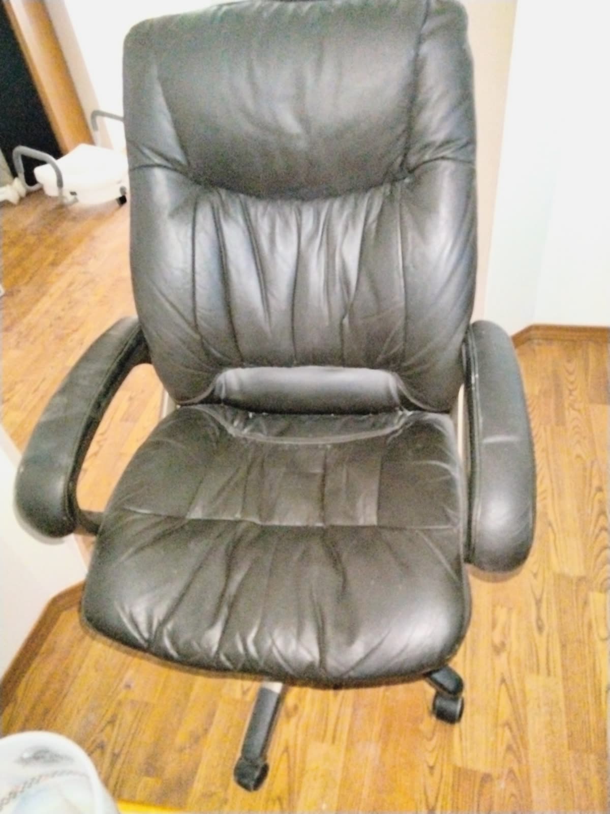 B4-004 Black Leather Office Chair image 1