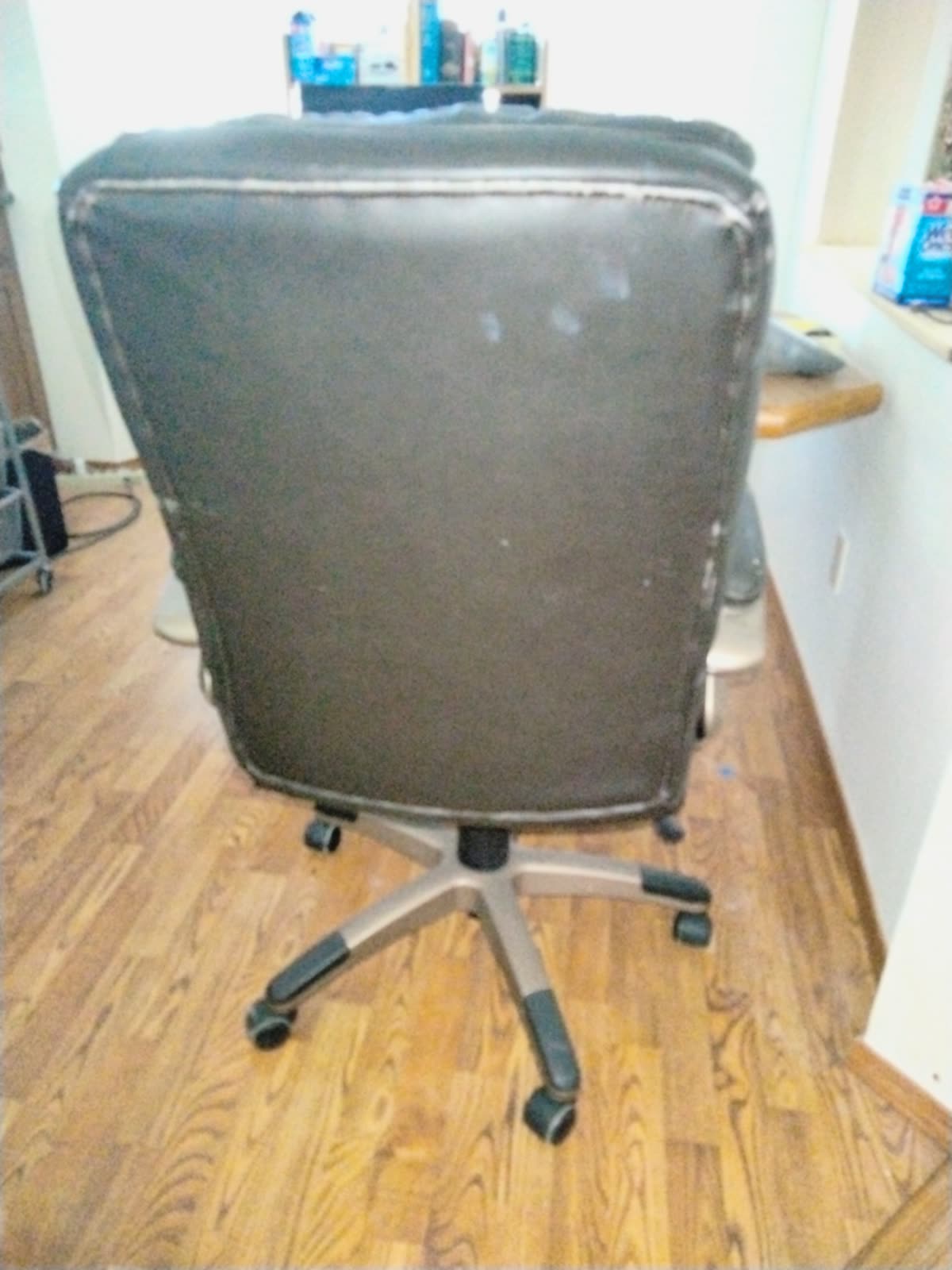 B4-004 Black Leather Office Chair image 2