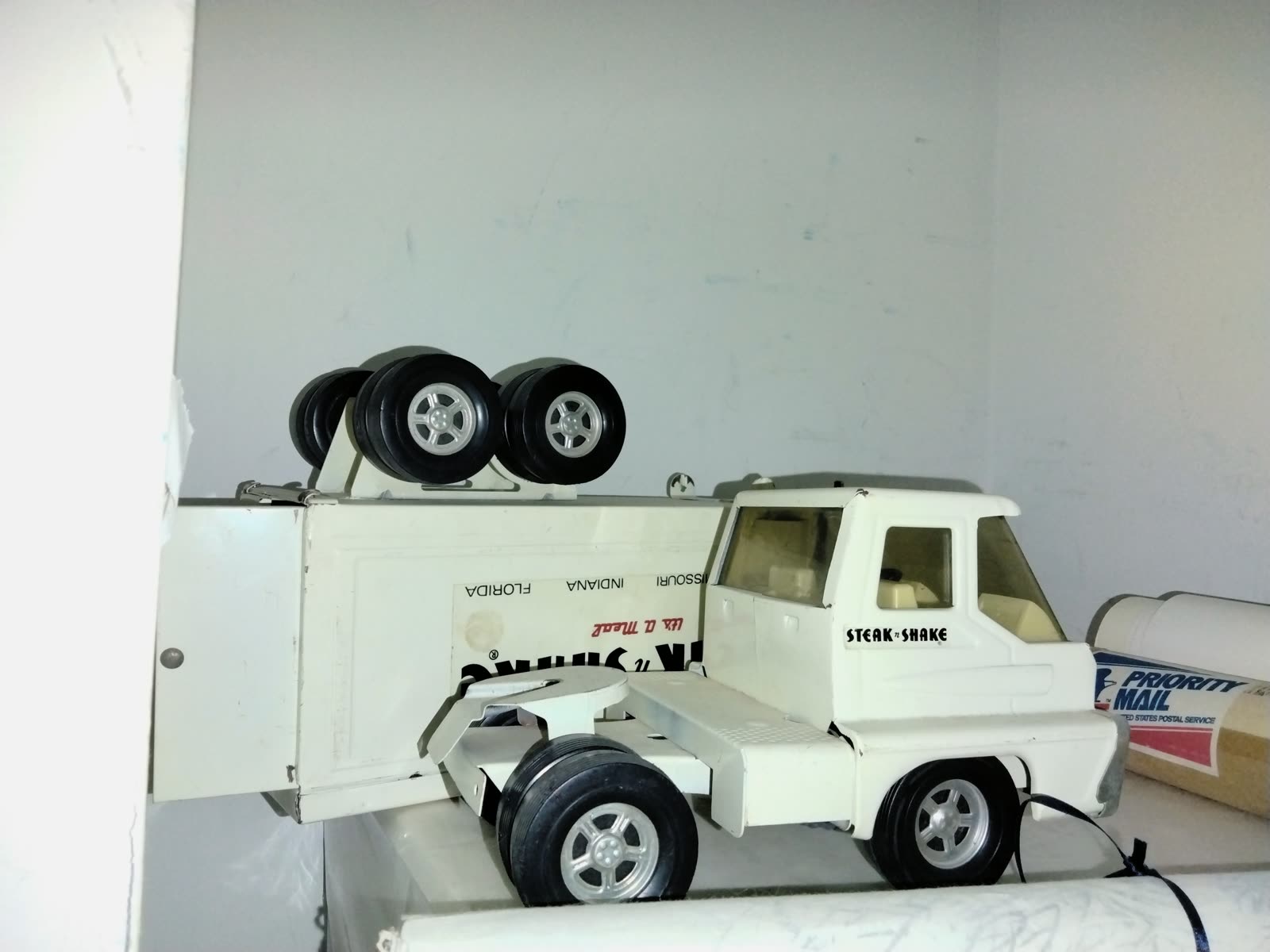 C5-004 Vintage Toy Box Truck Model image 1