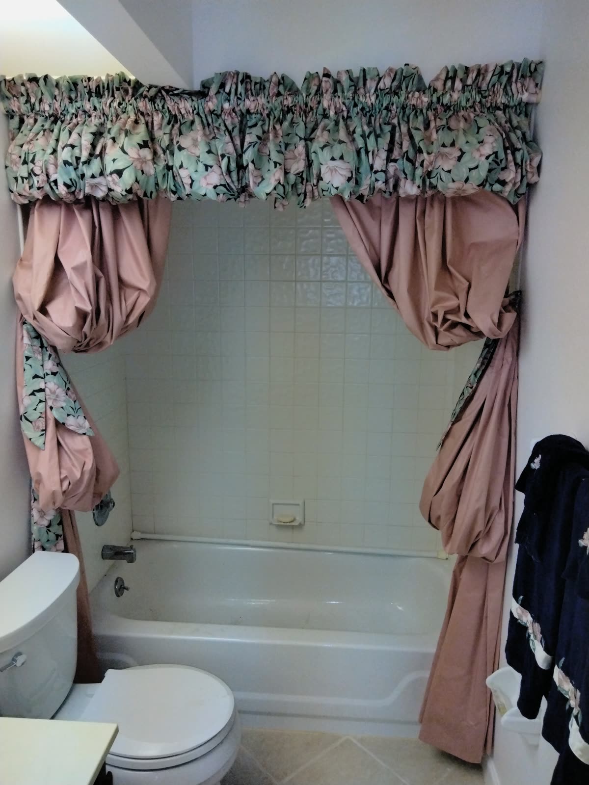BA-002 Bathroom Textiles & Curtain Lot image 1