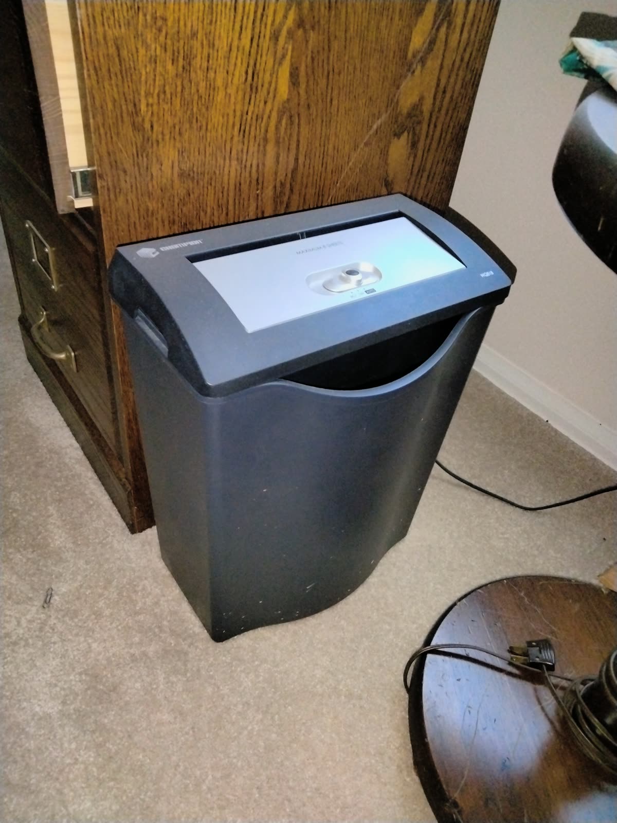 B4-007 Paper Shredder image 1