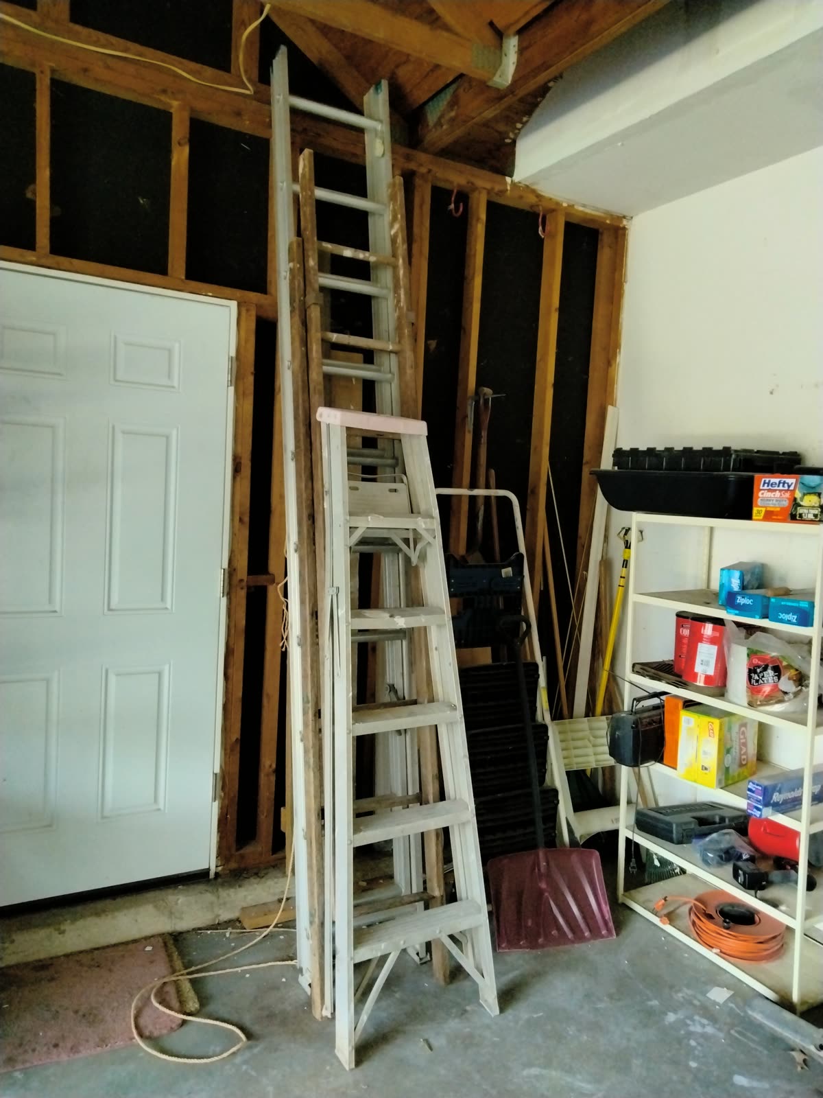 GA-002 Extension Ladders Lot image 1