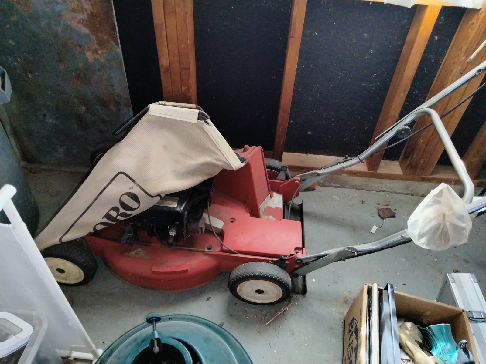 GA-010 Toro Mower w/Bag image 2