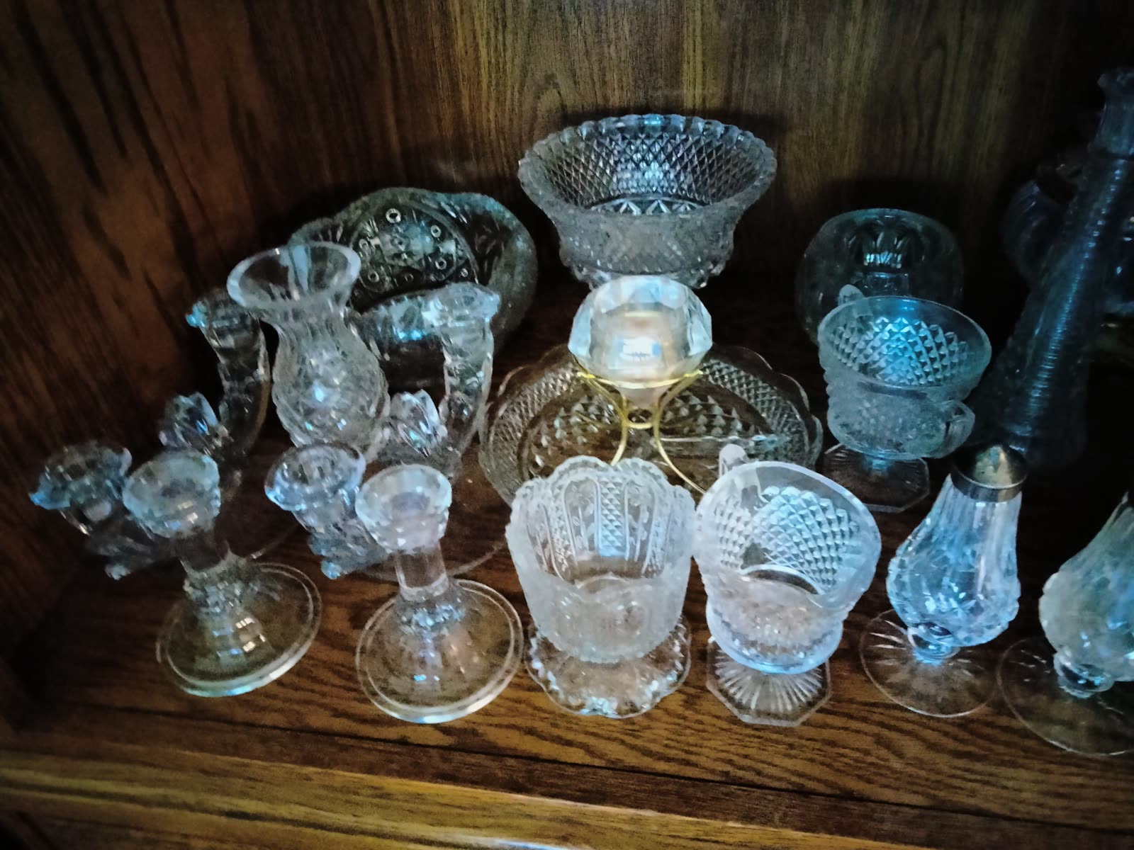 SM-010 Assorted Decorative Glassware image 1