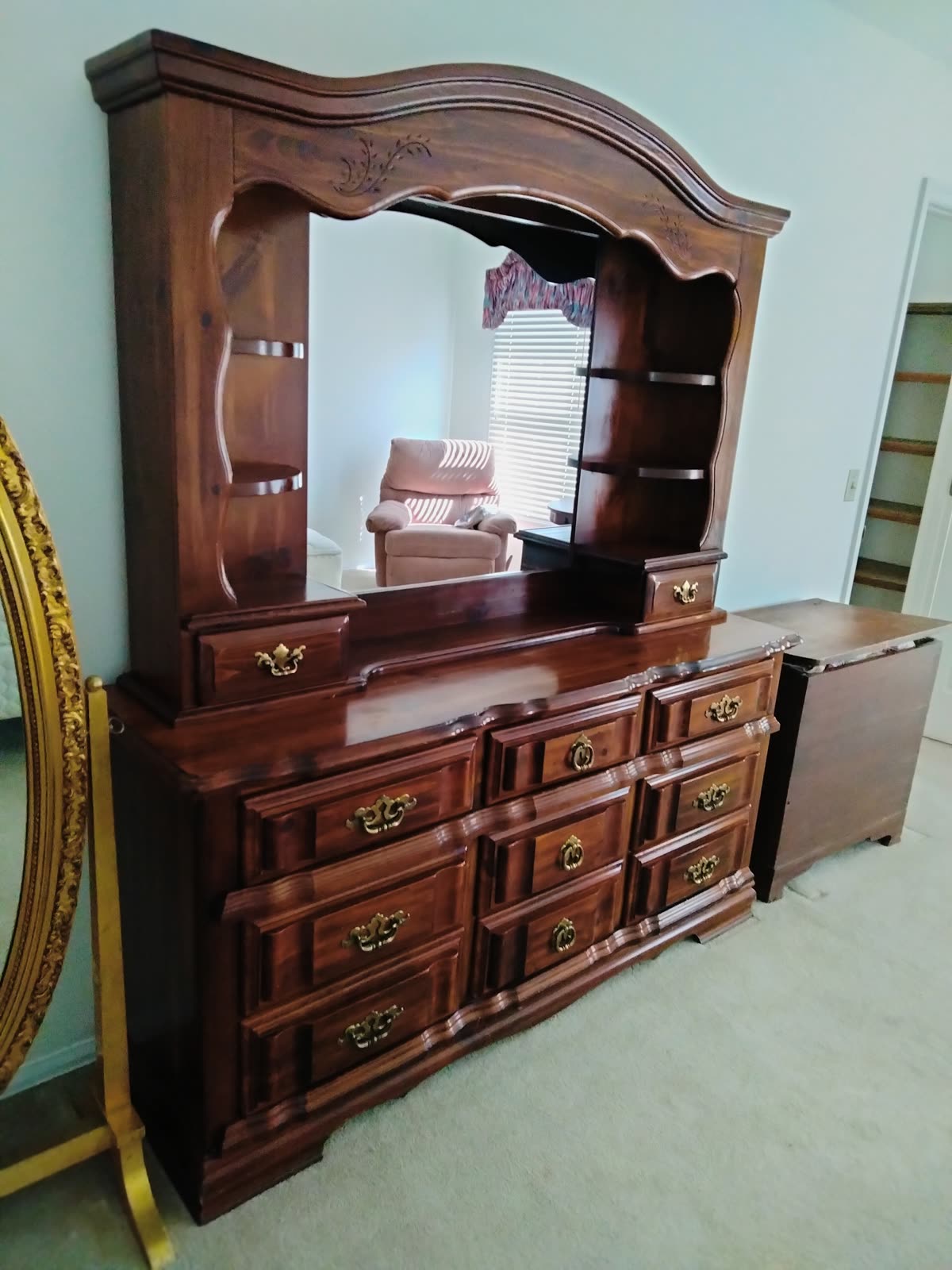 B1-001 Dresser With Mirror Hutch image 2