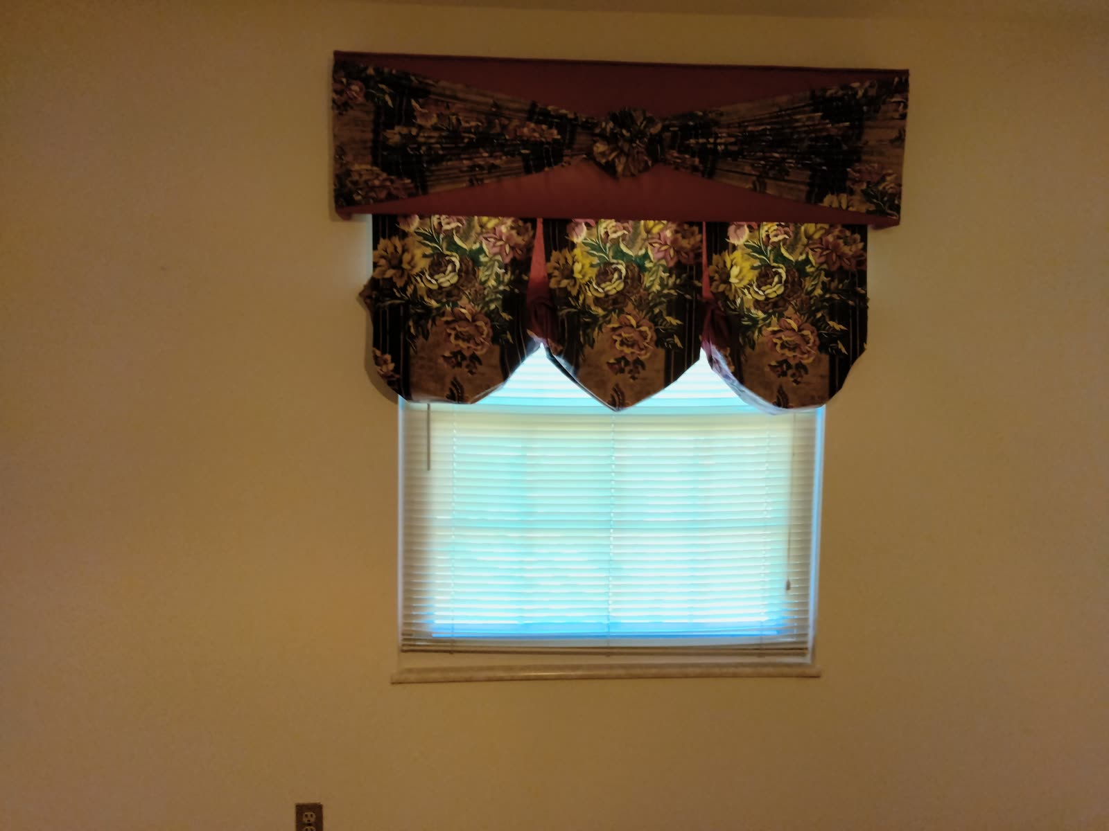 B3-002 Custom Window Draperies image 2