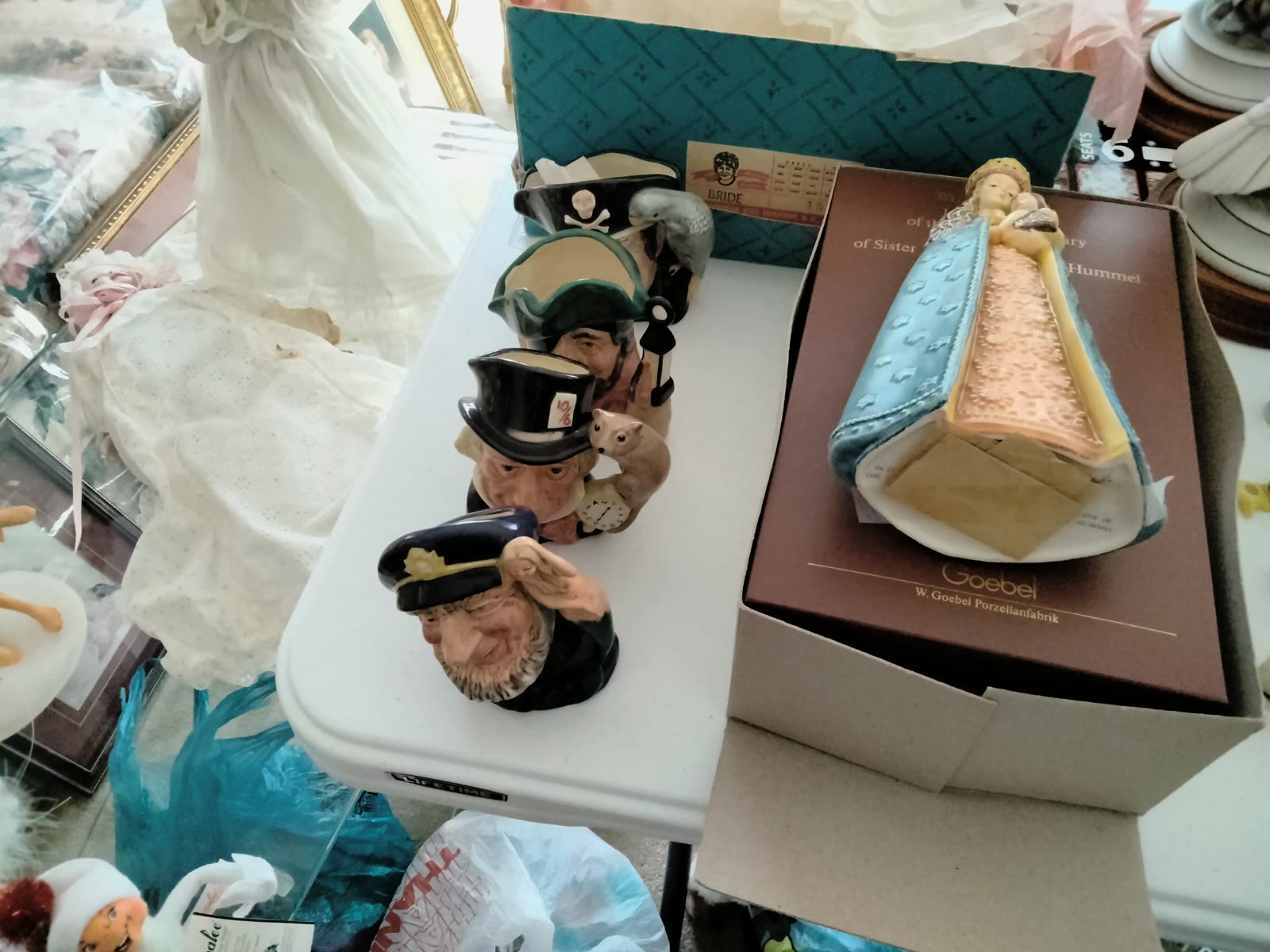 C3-017 Assorted collectibles image 1