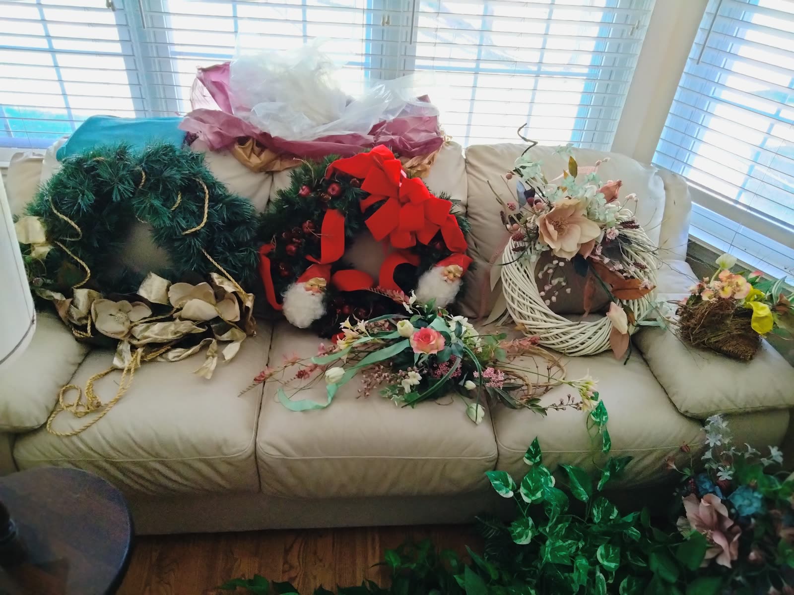 FD-001 Decorative Wreaths and décor image 1