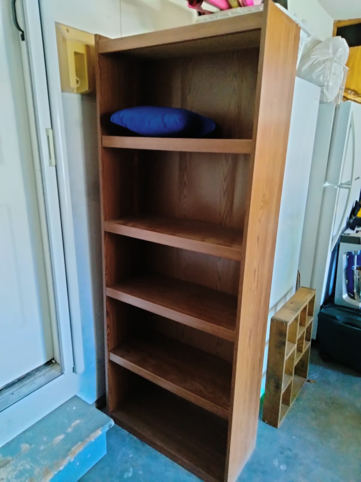 B4-008 Oak Bookcase image 2